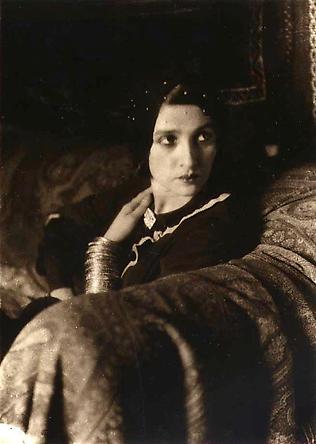 Renee Perle, Paris, 1931 [JHL 339B]