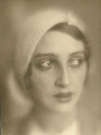 Renee in Hat, 1930-32 [JHL 219]