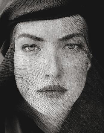Tatjana Veiled Head, Joshua Tree, 1988