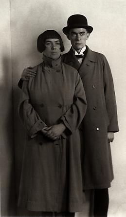 August Sander
The Painter Anton Räderscheidt and his Wife Marta Hegemann, c. 1925
© SK-Stiftung Kultur - August Sander Archiv VG-Bild Kunst, Bonn