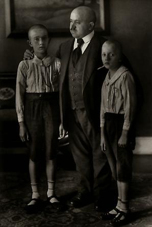 August Sander
Widower, 1914
© SK-Stiftung Kultur - August Sander Archiv VG-Bild Kunst, Bonn
