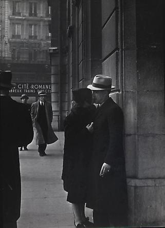 Couple d'Amoureux a la Gare Saint Lazare, c. 1937-38