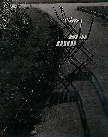 Chaises dans le Jardin des Tuileries, c. 1933-34