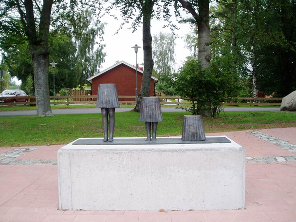 Nigning
2005
bronze
public commission in Växjö, Sweden