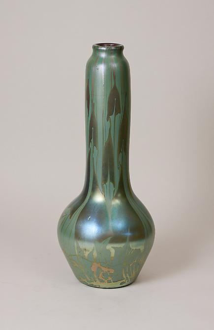 Tiffany Favrile Glass Monumental Vase with Leaf and Vine Decoration 1