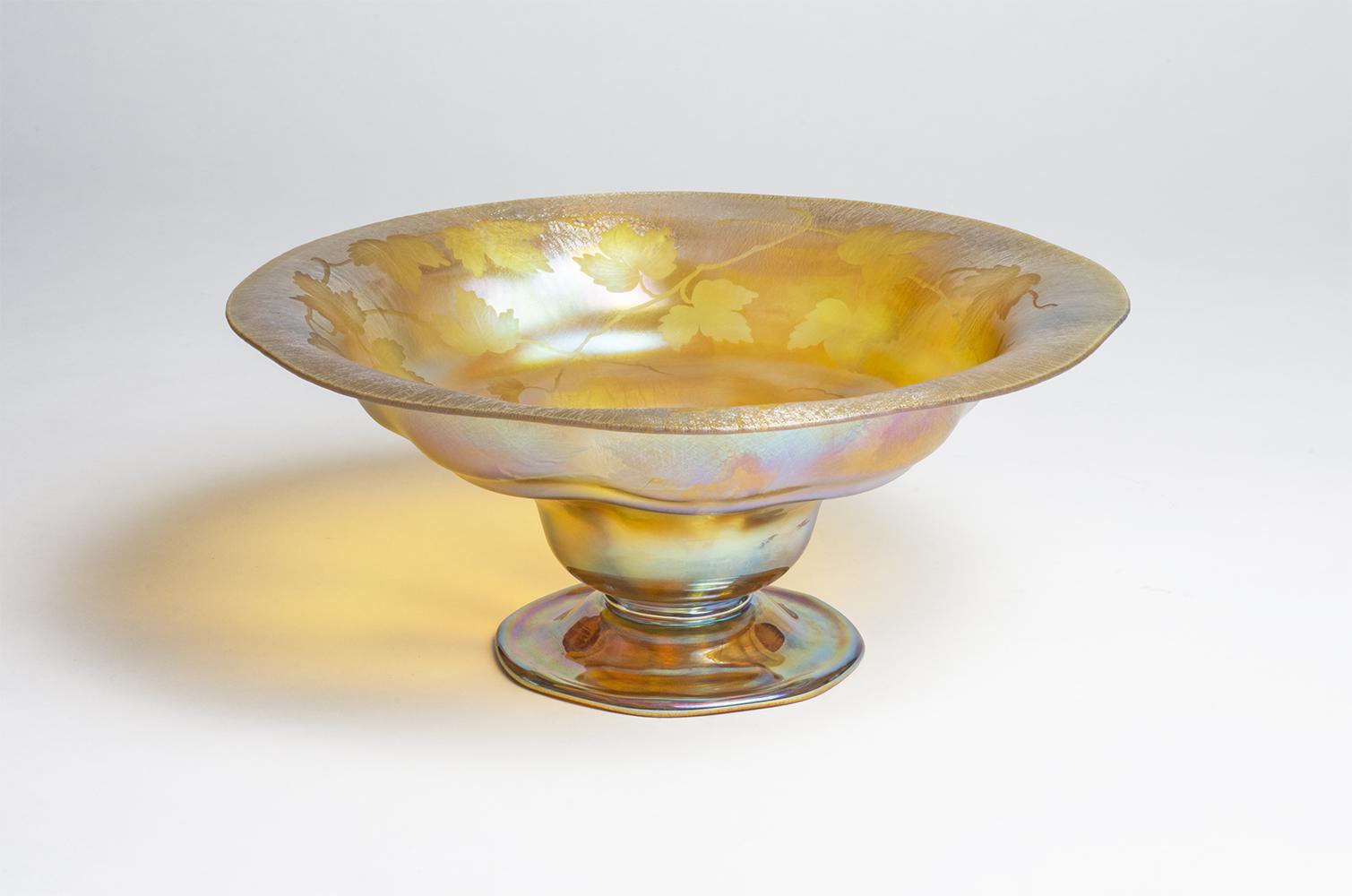 Tiffany Favrile Glass Large Engraved Center Bowl 1