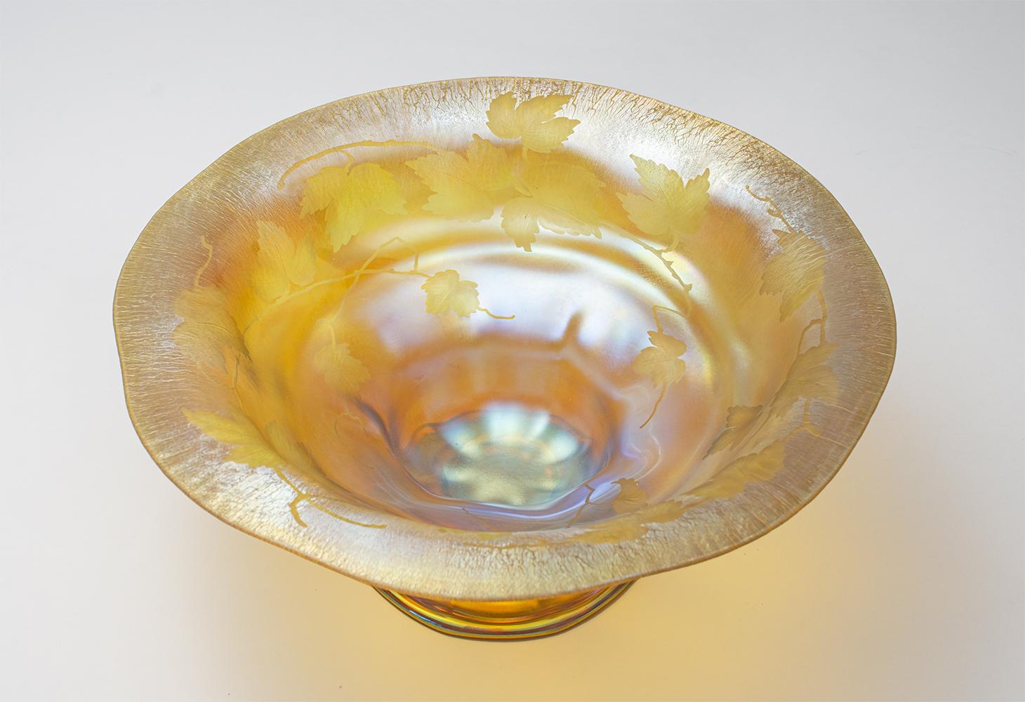 Tiffany Favrile Glass Large Engraved Center Bowl 3