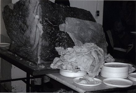 SANTIAGO SIERRA
90 CM BREAD CUBE
Plaza del Estudiante, 20, Mexico City. July 2003.