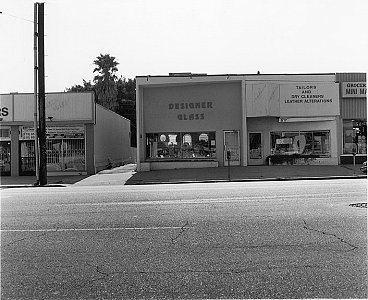 <i>Closed</i>, 1998
Black & white phototgraphic print
34 x 41 cm