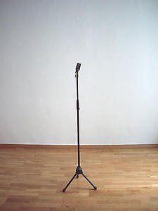 Ceal Floyer, <i>Solo, </i>2006, Koenig & Meyer 'Proline' mic stand, 22mm mike holder, hairbrush, Dimensions variable