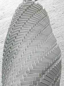Shirazeh Houshiary
<i>White Shadow,</i> 2005
Aluminium bricks and steel cable
Detail
height 405 cm; ellipse 66 cm x 47 cm