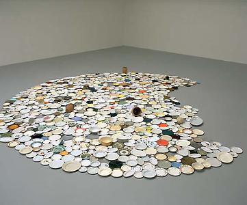 Richard Wentworth
<i> Spread,</i> 1997
Ceramic
6m diameter