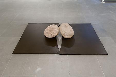 Lee Ufan
<i>Relatum - Lover</i>, 1986
Two iron plates and two natural stones
Iron plates: 140 x 115 x 3cm
Stones: 40 x 40 x 40cm