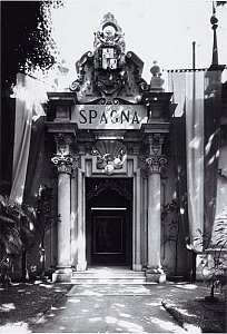 SANTIAGO SIERRA
COVERED WORD
Spanish Pavilion. Venice Biennial. Venice, Italy. June 2003
