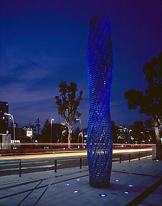 Bloom, 2006
Aluminium and steel
608.5 x 99.3 x 99.3 cm
Photo: Hirofumi Tani