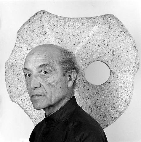 <i>Noguchi</i>, 1986
