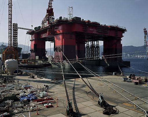 <b>Semi Submersible Rig
DSME Shipyard, Geoje Island</b>, 2007 Image