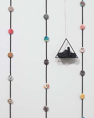 <i>Shoes into iron triangle (Chassure dans triangle)</i>, 2009 Image