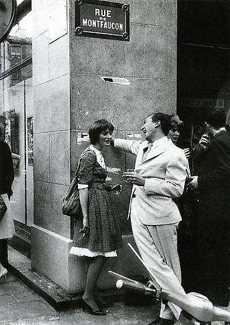 Jasper Johns with Niki de Saint-Phalle in Paris, 1961.