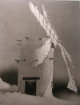 Greek Windmill on a Snowbank, 2002
photogravure
35,6 x 27,9 cm
edition of 10
1.400 € including tax