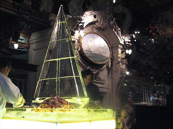 Sailboat Sculpture with Raw Bar Base
New York, NY