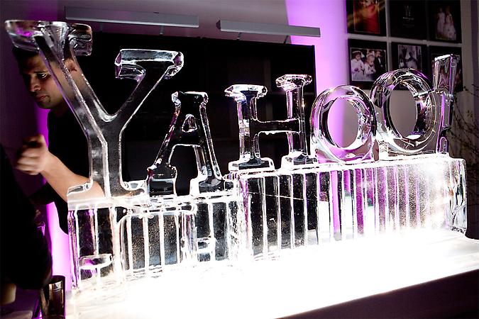 Yahoo Logo Luge