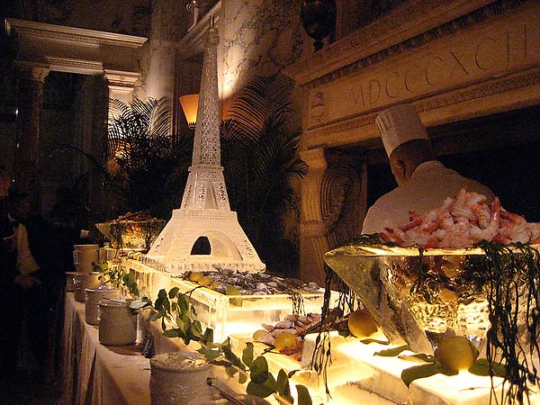 Eiffel Tower Sculpture with Raw Bar Base
JULIE & JULIA Film Premiere
Metropolitan Club, NY