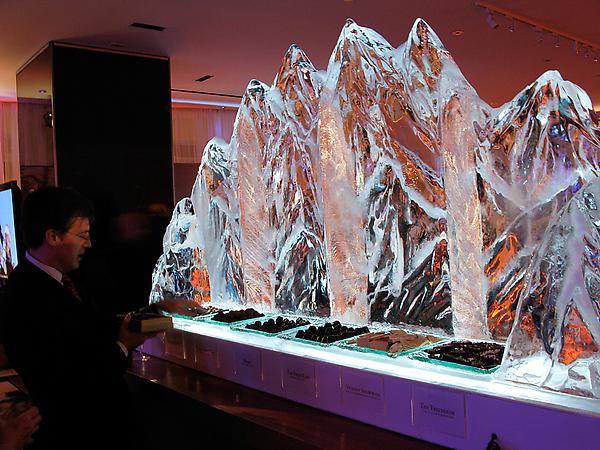 Mountain Range Tableau with Dessert Platter Base
Godiva Chocolates Launch
New York, NY