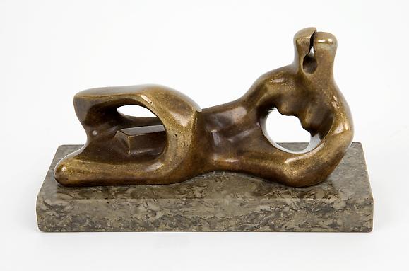 Henry Moore
Reclining Figure, 1938
Bronze
3 3/8 x 5 5/8 x 2 1/4 in.
8.6 x 14.3 x 5.7 cm