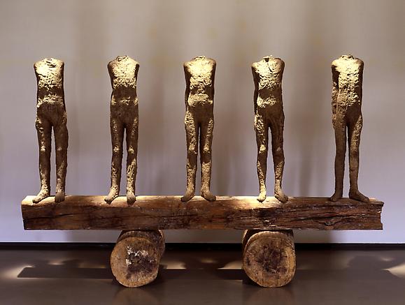 Five Small Figures on a Beam, 1992
Burlap, resin and wood
76 3/8 x 100 x 29 1/2 in.
194 x 254 x 74.9 cm