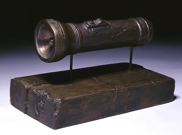 Flashlight, 1960
Bronze
5 x 4 1/4 x 8 in.
12.7 x 10.8 x 20.3 cm