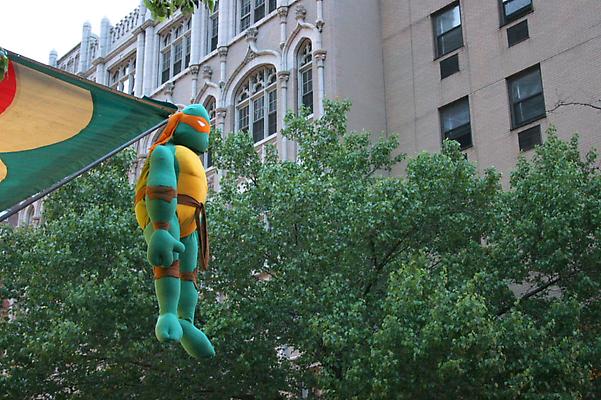Liza Berfkoff
Hanging TMNT (stuffed turtle), 2009
archival pigment print
16 x 24 inches Image