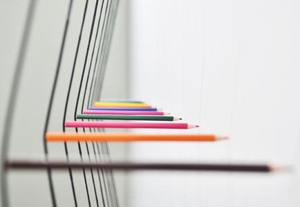 Putin’s Pencils, 2017. Soviet Vintage Pencils and bow strings, 60 x 120 in. Photo : Julio Osorio