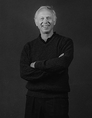 Ellsworth Kelly, 1984
gelatin silver print
image: 19 1/4 x 15 1/4 inches 
(48.9 x 38.7 cm)
paper: 20 x 16 inches 
(50.8 x 40.6 cm)
edition of 10 with 2 APs 
MAP-1368
