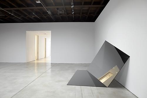 IRAN do ESPÍRITO SANTO
Installation view of SWITCH
at Sean Kelly Gallery, New York
March 21 - April 28, 2012
Photo: Jason Wyche, New York