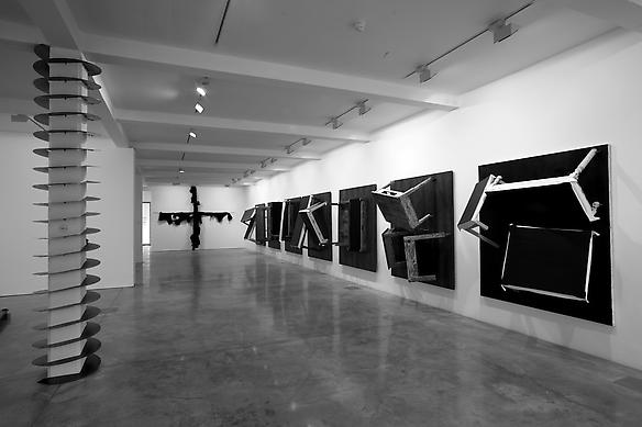 Untitled, 2007
steel panels, wooden tables, canvas,
fabric, wire
7 panels, each 200 x 180 x 75 cm
exhibition view at Parasol Unit, London 2012